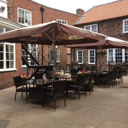 The Golden Lion 2* Northallerton